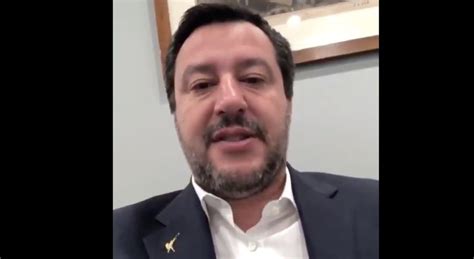 Salvini: «Chiudiamo i centri sociali occupati dai comunisti».